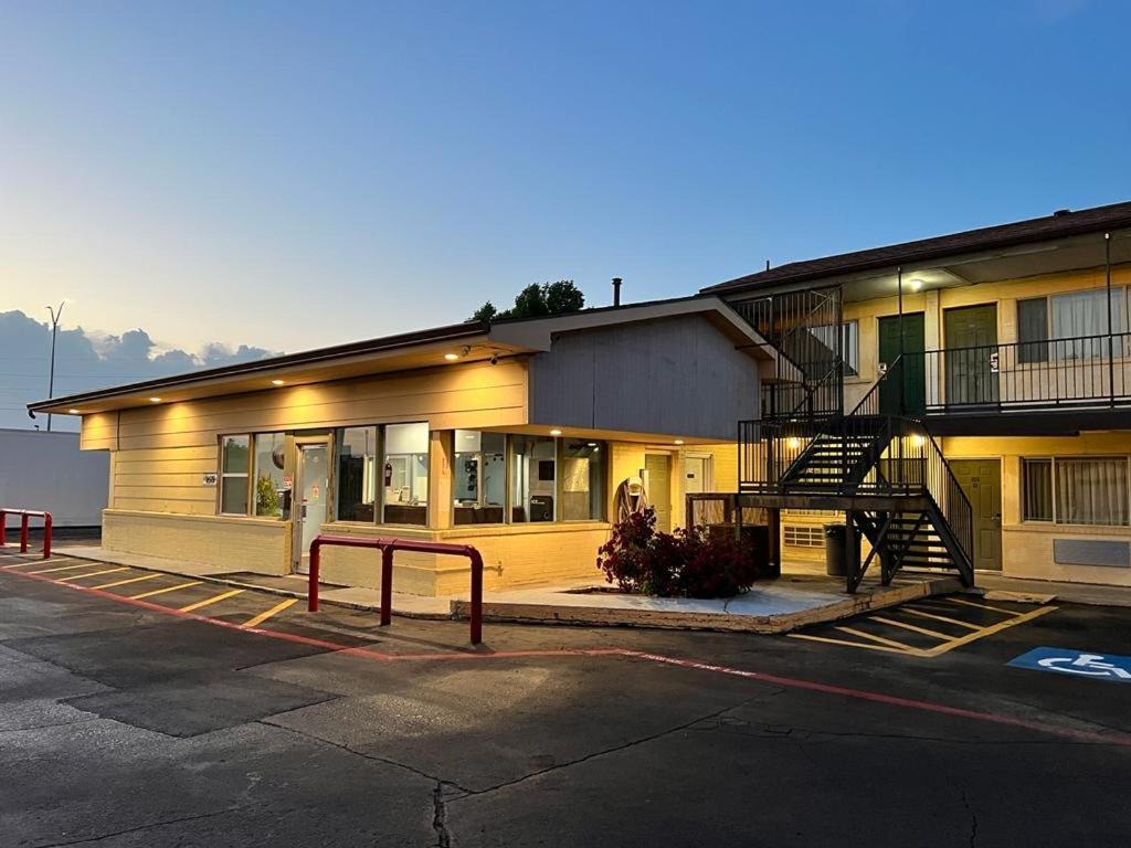 Budget Inn & Suites Амарилло Экстерьер фото